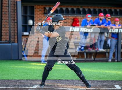 Thumbnail 3 in Pleasant Grove @ Henderson (UIL 4A D1 Area Playoff) photogallery.
