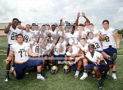 Thumbnail 2 in St. Thomas Aquinas (Preseason Early Contenders Photo Shoot)  photogallery.