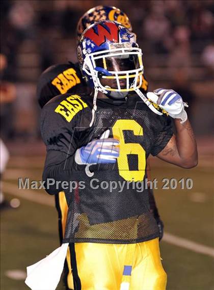 Thumbnail 3 in 605 All-Star Football Classic (East vs. West) photogallery.