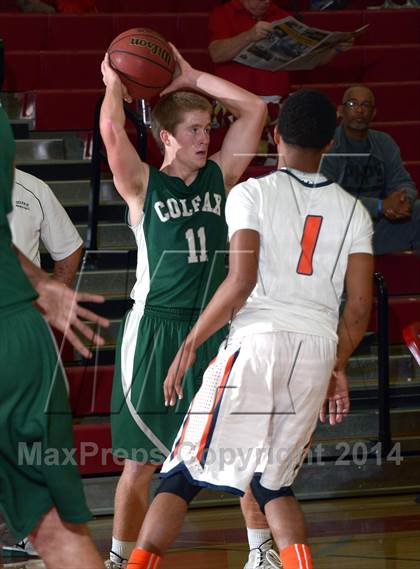 Thumbnail 3 in Cosumnes Oaks vs. Colfax (Common Good Classic) photogallery.