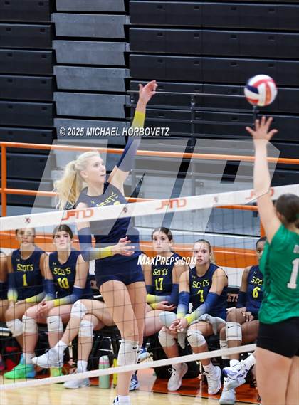Thumbnail 3 in Southlake Carroll vs. Highland Park photogallery.