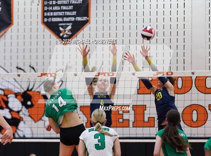 Thumbnail 2 in Southlake Carroll vs. Highland Park photogallery.