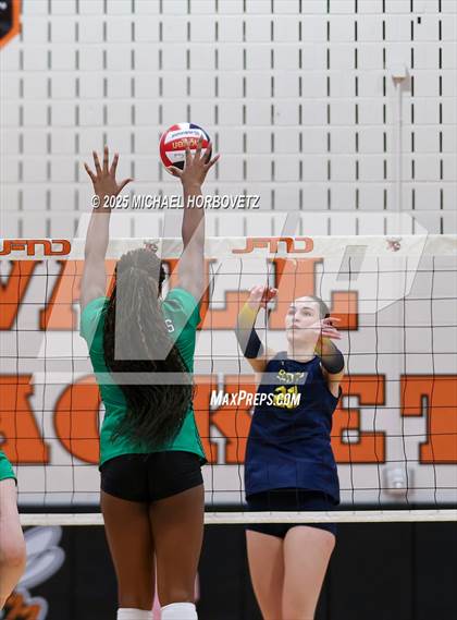 Thumbnail 3 in Southlake Carroll vs. Highland Park photogallery.