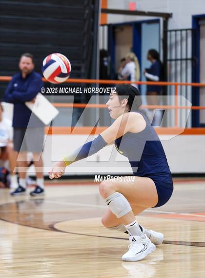 Thumbnail 1 in Southlake Carroll vs. Highland Park photogallery.