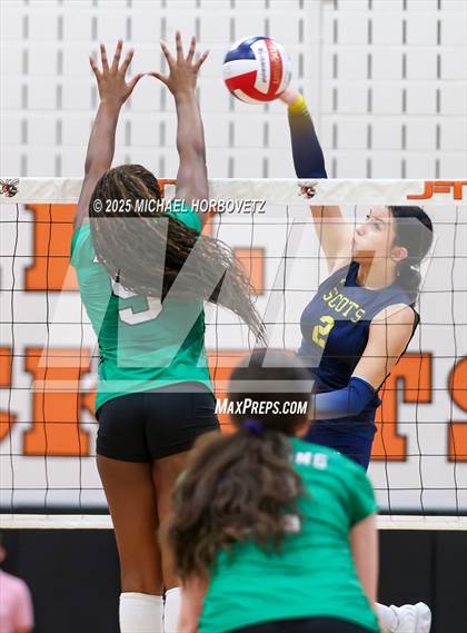 Thumbnail 2 in Southlake Carroll vs. Highland Park photogallery.