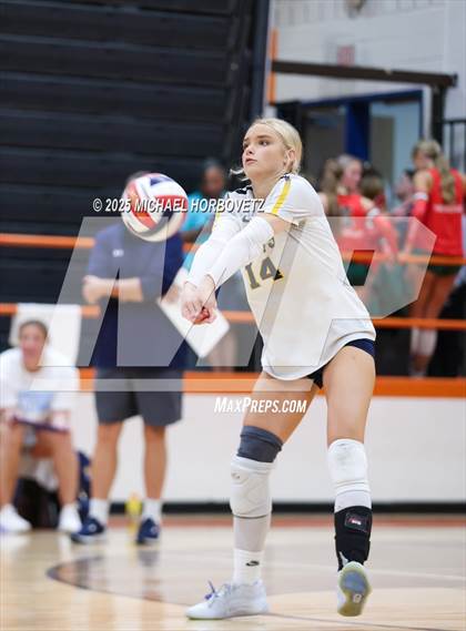 Thumbnail 1 in Southlake Carroll vs. Highland Park photogallery.