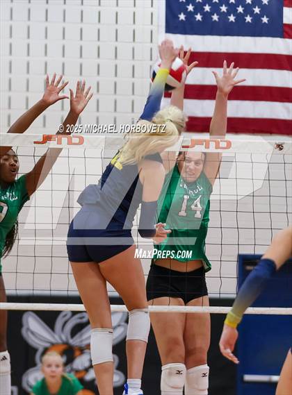 Thumbnail 3 in Southlake Carroll vs. Highland Park photogallery.