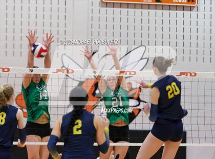 Thumbnail 1 in Southlake Carroll vs. Highland Park photogallery.