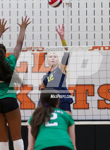 Thumbnail 1 in Southlake Carroll vs. Highland Park photogallery.