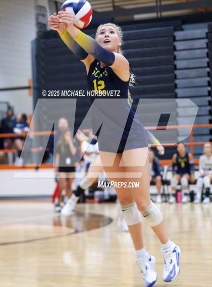 Thumbnail 2 in Southlake Carroll vs. Highland Park photogallery.