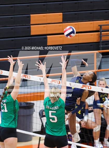 Thumbnail 1 in Southlake Carroll vs. Highland Park photogallery.