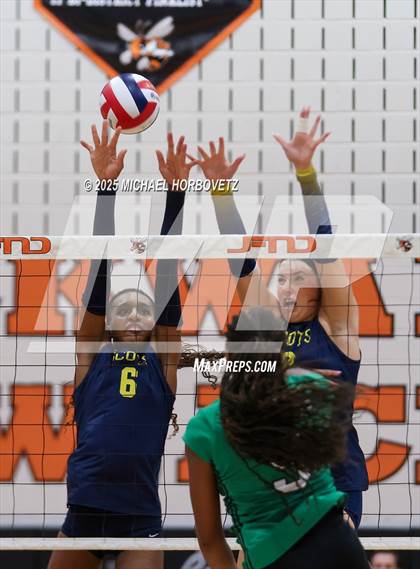 Thumbnail 1 in Southlake Carroll vs. Highland Park photogallery.