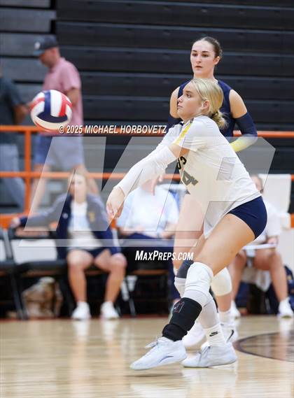 Thumbnail 2 in Southlake Carroll vs. Highland Park photogallery.