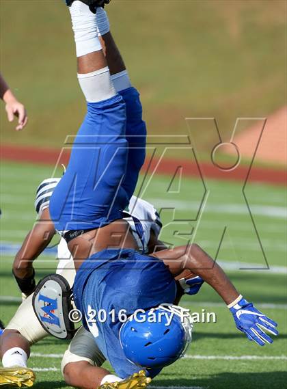 Thumbnail 2 in Knoxville Catholic @ McCallie (Scrimmage)  photogallery.
