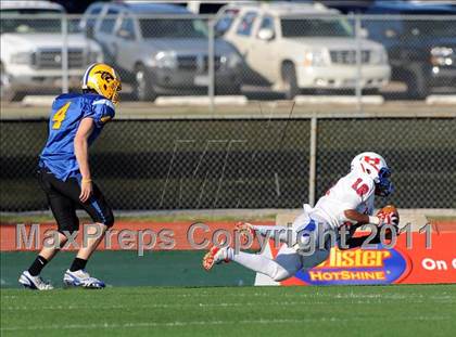 Thumbnail 1 in North Lamar vs. Henderson (3A Region 2 Bi-District Playoffs) photogallery.