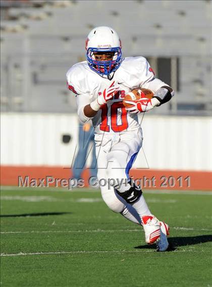 Thumbnail 1 in North Lamar vs. Henderson (3A Region 2 Bi-District Playoffs) photogallery.