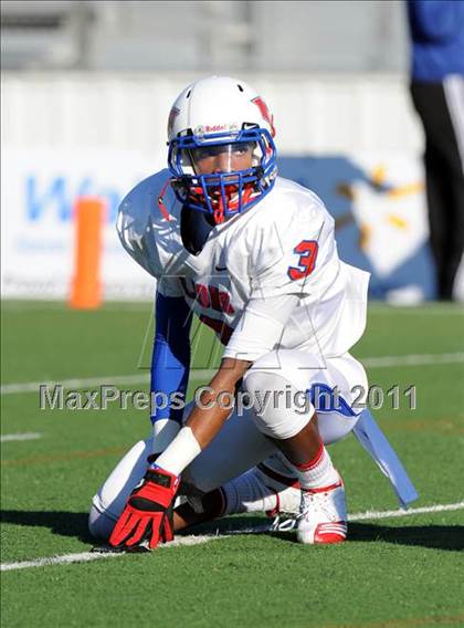 Thumbnail 1 in North Lamar vs. Henderson (3A Region 2 Bi-District Playoffs) photogallery.