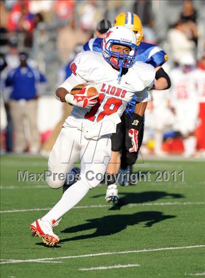 Thumbnail 1 in North Lamar vs. Henderson (3A Region 2 Bi-District Playoffs) photogallery.