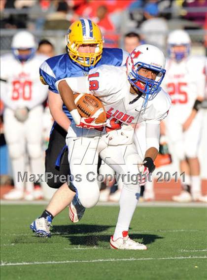 Thumbnail 1 in North Lamar vs. Henderson (3A Region 2 Bi-District Playoffs) photogallery.