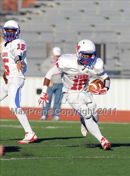 Thumbnail 2 in North Lamar vs. Henderson (3A Region 2 Bi-District Playoffs) photogallery.