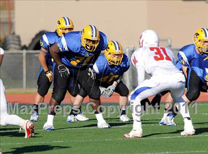 Thumbnail 3 in North Lamar vs. Henderson (3A Region 2 Bi-District Playoffs) photogallery.