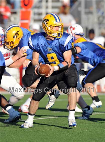 Thumbnail 1 in North Lamar vs. Henderson (3A Region 2 Bi-District Playoffs) photogallery.