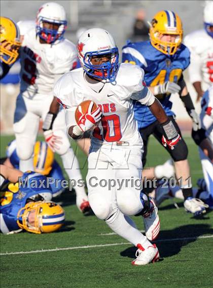 Thumbnail 1 in North Lamar vs. Henderson (3A Region 2 Bi-District Playoffs) photogallery.