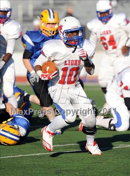 Thumbnail 3 in North Lamar vs. Henderson (3A Region 2 Bi-District Playoffs) photogallery.