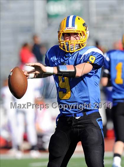Thumbnail 3 in North Lamar vs. Henderson (3A Region 2 Bi-District Playoffs) photogallery.