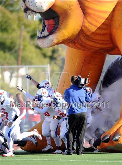 Thumbnail 1 in North Lamar vs. Henderson (3A Region 2 Bi-District Playoffs) photogallery.