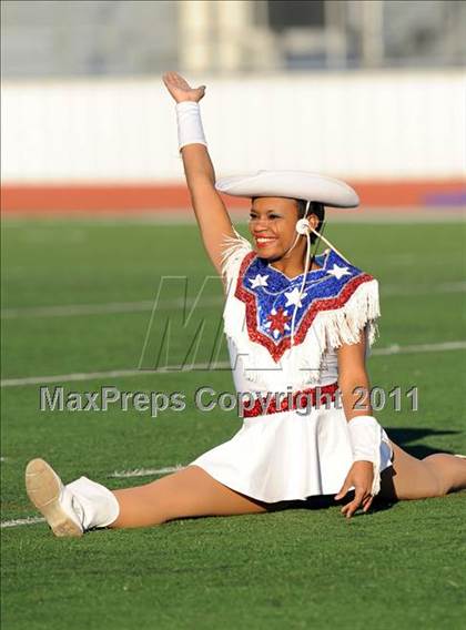 Thumbnail 1 in North Lamar vs. Henderson (3A Region 2 Bi-District Playoffs) photogallery.