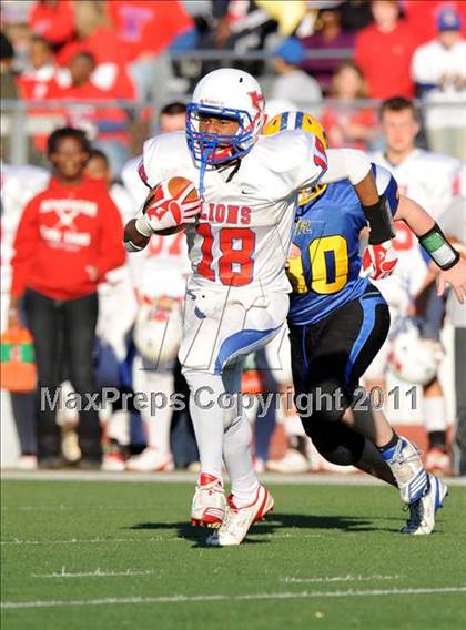 Thumbnail 1 in North Lamar vs. Henderson (3A Region 2 Bi-District Playoffs) photogallery.