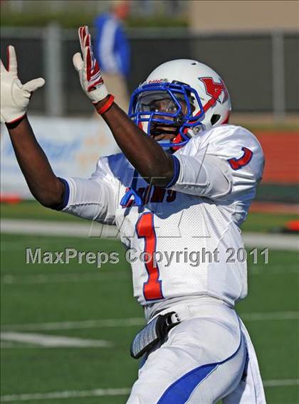 Thumbnail 3 in North Lamar vs. Henderson (3A Region 2 Bi-District Playoffs) photogallery.