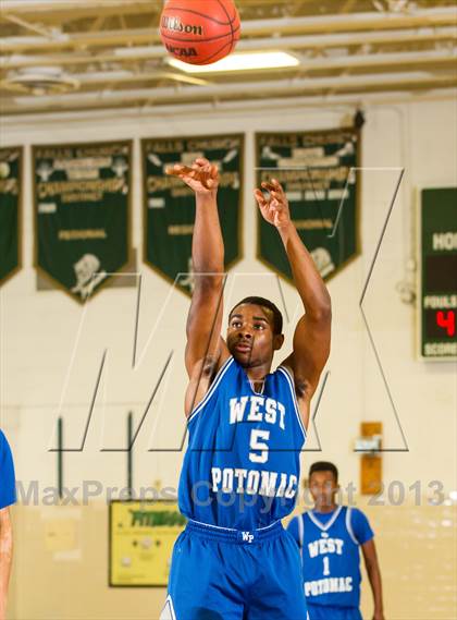 Thumbnail 3 in Mason vs West Potomac (Joe Cascio Holiday Classic) photogallery.