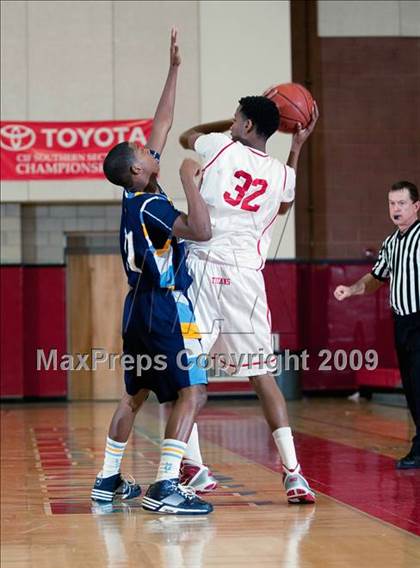 Thumbnail 1 in Los Osos vs Colony (Inland Empire Invitational) photogallery.