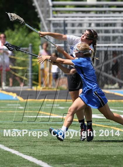 Thumbnail 3 in Glastonbury vs Darien (CIAC Class L Final) photogallery.