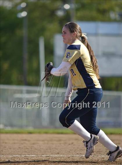 Thumbnail 3 in Thurston @ Marist photogallery.