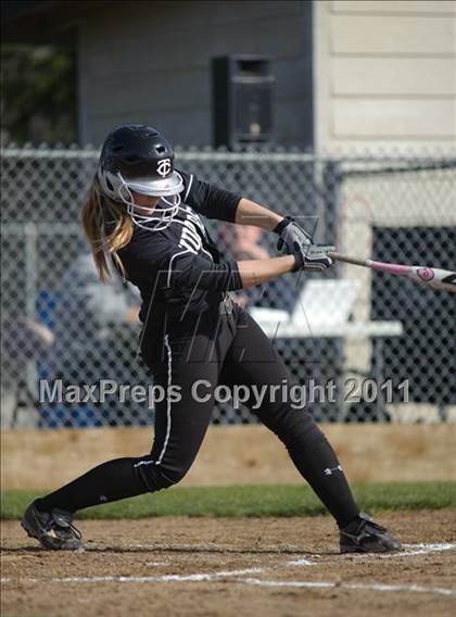 Thumbnail 1 in Thurston @ Marist photogallery.