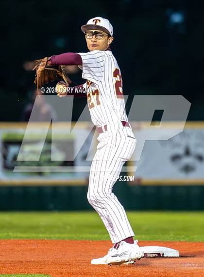Thumbnail 3 in Vandebilt @ Terrebonne photogallery.