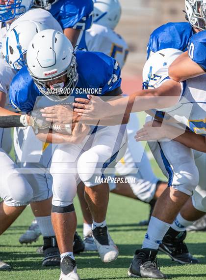 Thumbnail 2 in JV: Rancho Bernardo vs Grossmont photogallery.