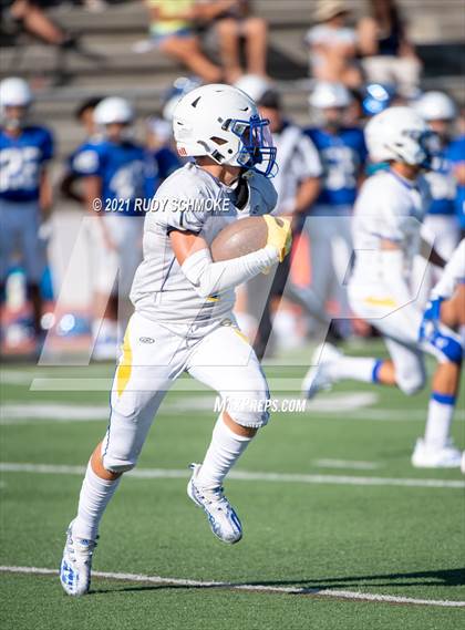 Thumbnail 3 in JV: Rancho Bernardo vs Grossmont photogallery.