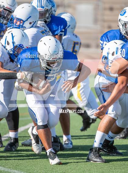 Thumbnail 2 in JV: Rancho Bernardo vs Grossmont photogallery.