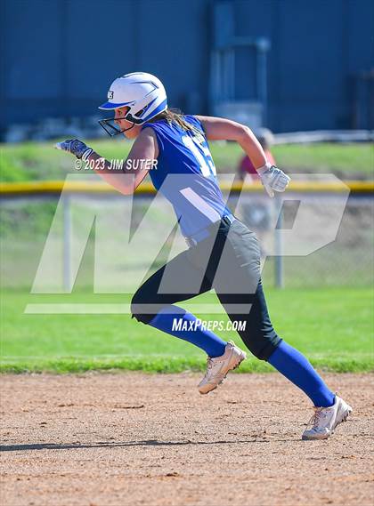 Thumbnail 1 in St. Joseph Catholic vs Covenant Christian photogallery.
