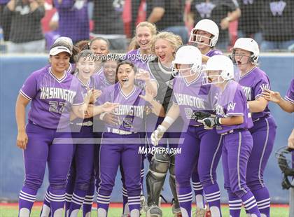 Thumbnail 2 in Fowler vs. Washington Union (CIF CS D4 Final) photogallery.