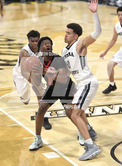 Thumbnail 3 in Etiwanda vs Sierra Canyon (CIF State SoCal Regional Open Final) photogallery.