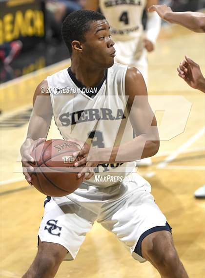 Thumbnail 3 in Etiwanda vs Sierra Canyon (CIF State SoCal Regional Open Final) photogallery.