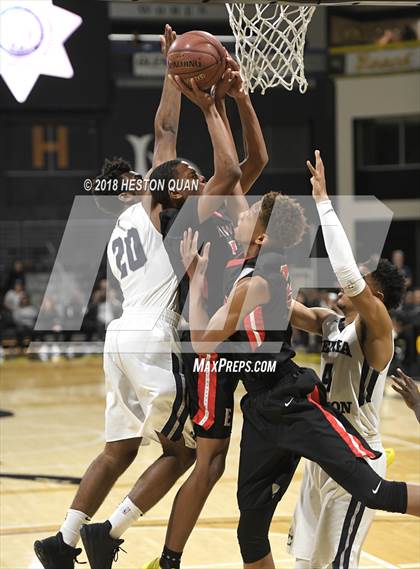 Thumbnail 1 in Etiwanda vs Sierra Canyon (CIF State SoCal Regional Open Final) photogallery.