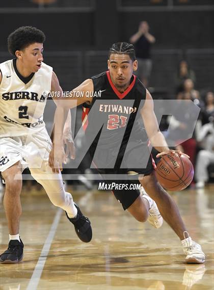 Thumbnail 1 in Etiwanda vs Sierra Canyon (CIF State SoCal Regional Open Final) photogallery.