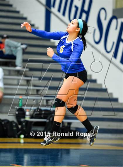 Thumbnail 1 in Rains vs. Lakeview Centennial photogallery.