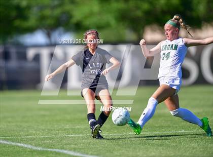 Thumbnail 2 in Vandegrift vs Reagan [Ronald] (Class 6A Region 4 Bi District) photogallery.